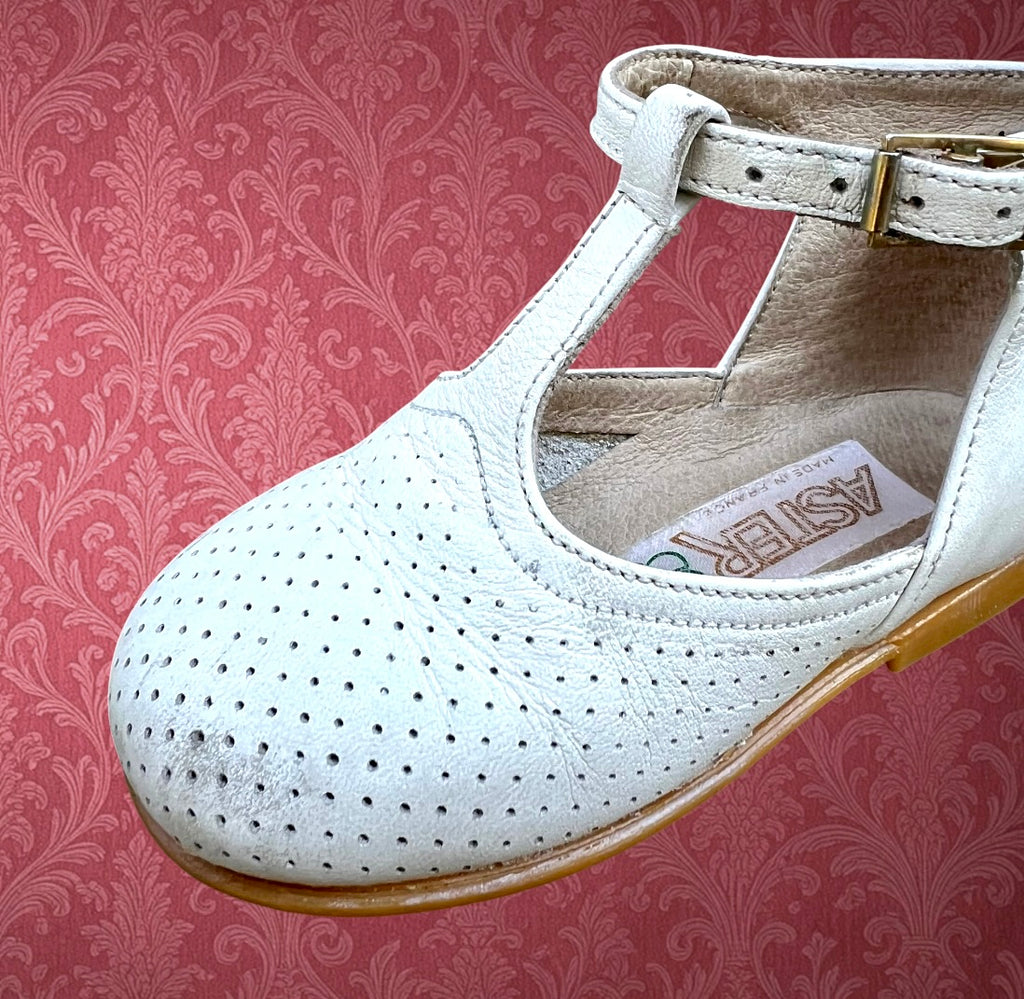 Chaussures Bébé ASTER Cuir Blanc Perforé Modèle Vigie Pointure 19 avec Boîte d’Origine - Années  60