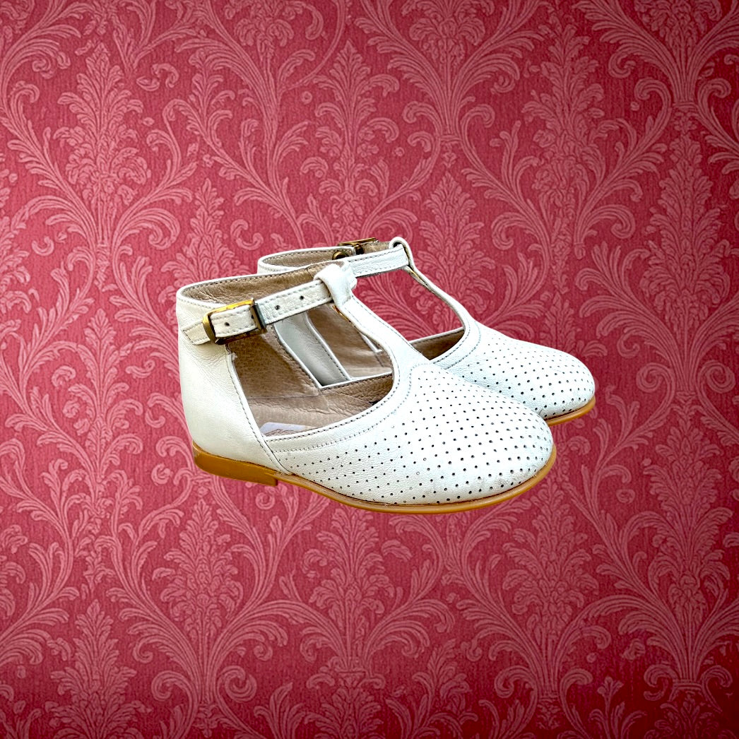 Chaussures Bébé ASTER Cuir Blanc Perforé Modèle Vigie Pointure 19 avec Boîte d’Origine - Années  60