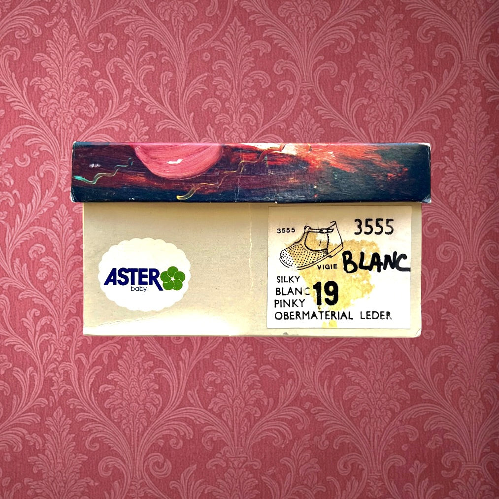 Chaussures Bébé ASTER Cuir Blanc Perforé Modèle Vigie Pointure 19 avec Boîte d’Origine - Années  60