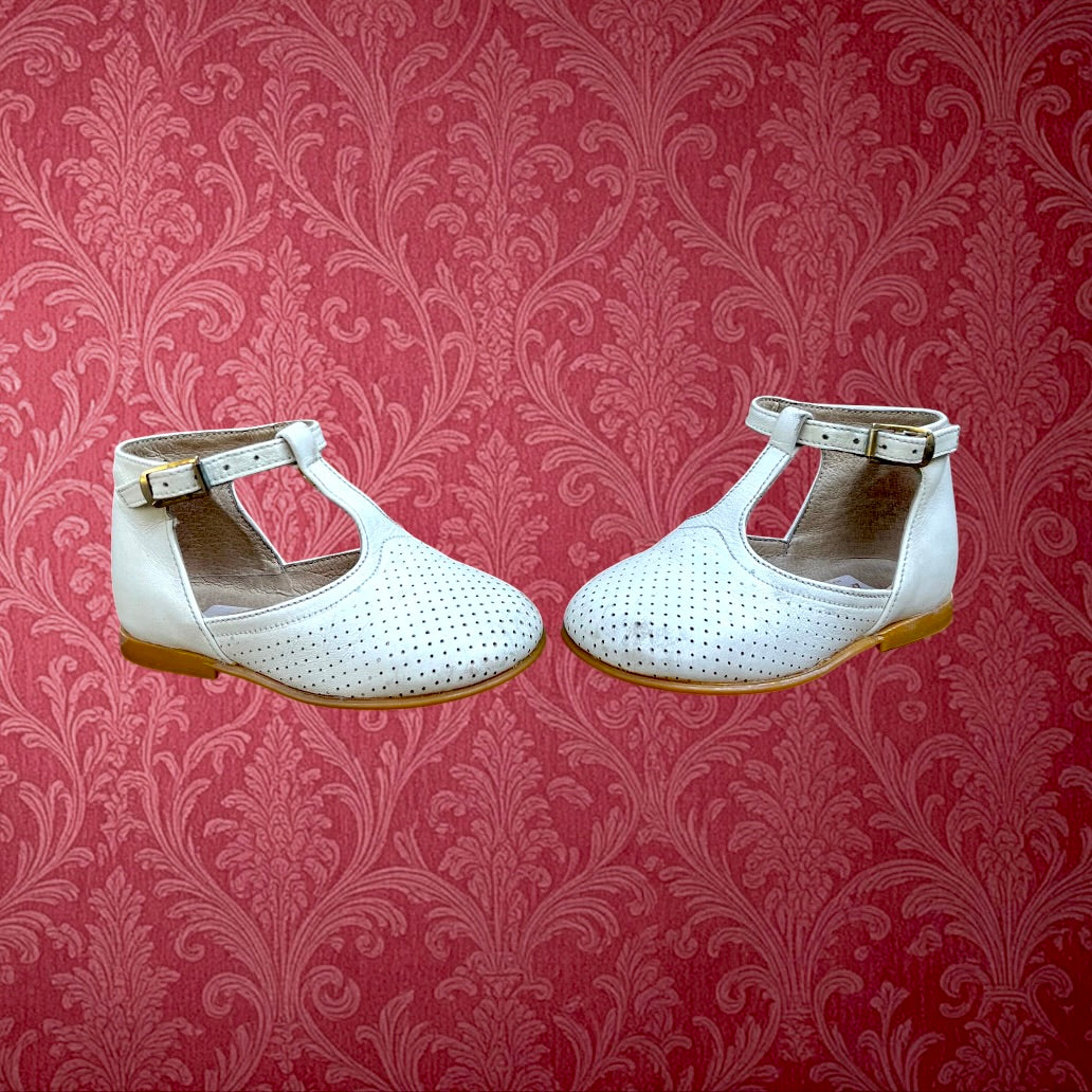 Chaussures Bébé ASTER Cuir Blanc Perforé Modèle Vigie Pointure 19 avec Boîte d’Origine - Années  60