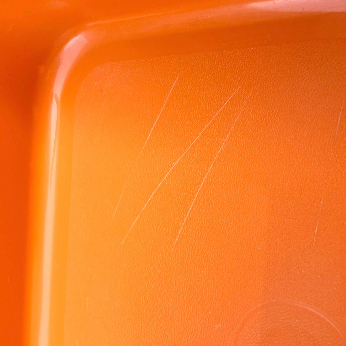 Boite lunch Tupperware vintage orange motif panneaux routiers lunch box années 70 (Copie)