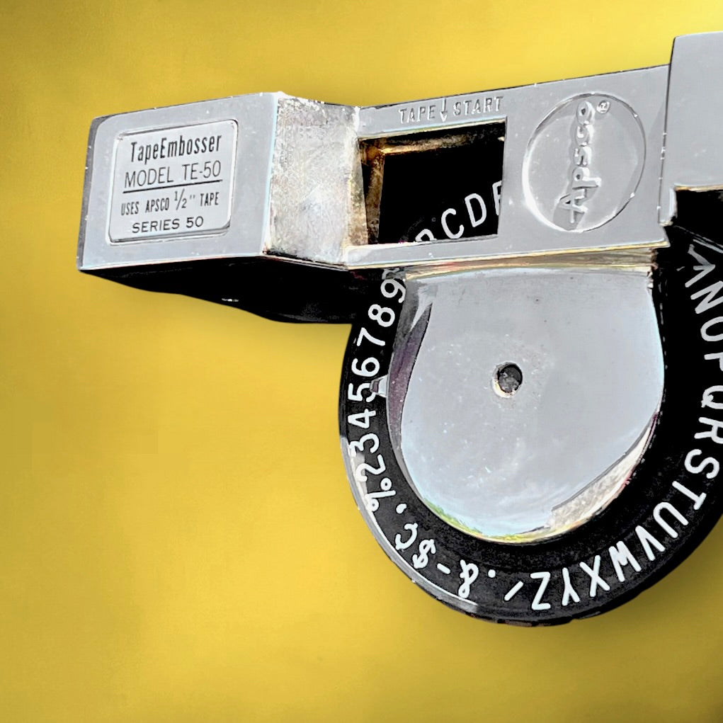 Ancienne Étiqueteuse APSCO TapeEmbosser TE 50 Deluxe Métal Chromé Avec Boîte et Notice Années 60