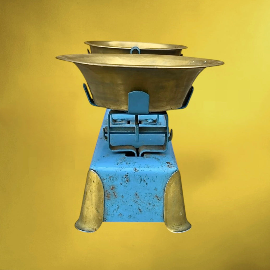 Balance de Ménage Miniature en Métal Bleu et Laiton - Années 50