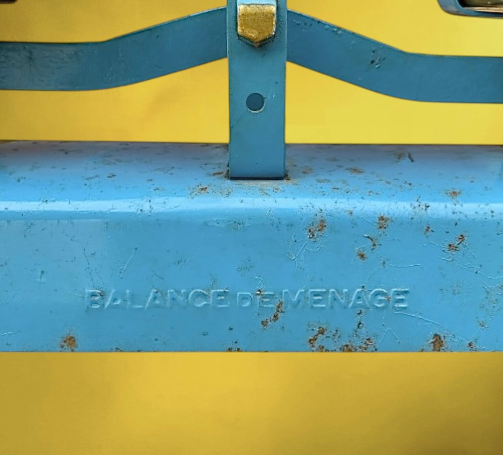 Balance de Ménage Miniature en Métal Bleu et Laiton - Années 50