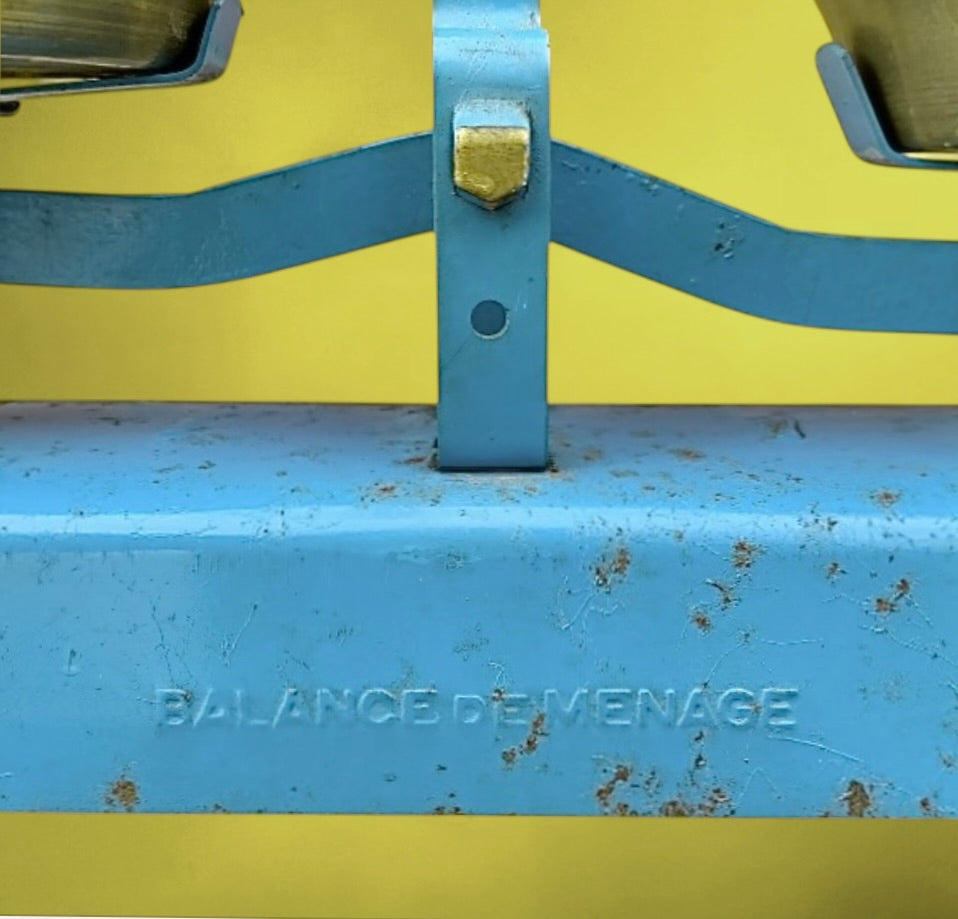 Balance de Ménage Miniature en Métal Bleu et Laiton - Années 50