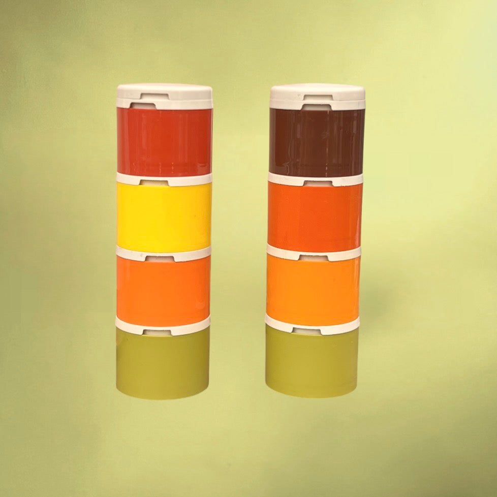 Tours de Pots à Épices Tupperware Colorés