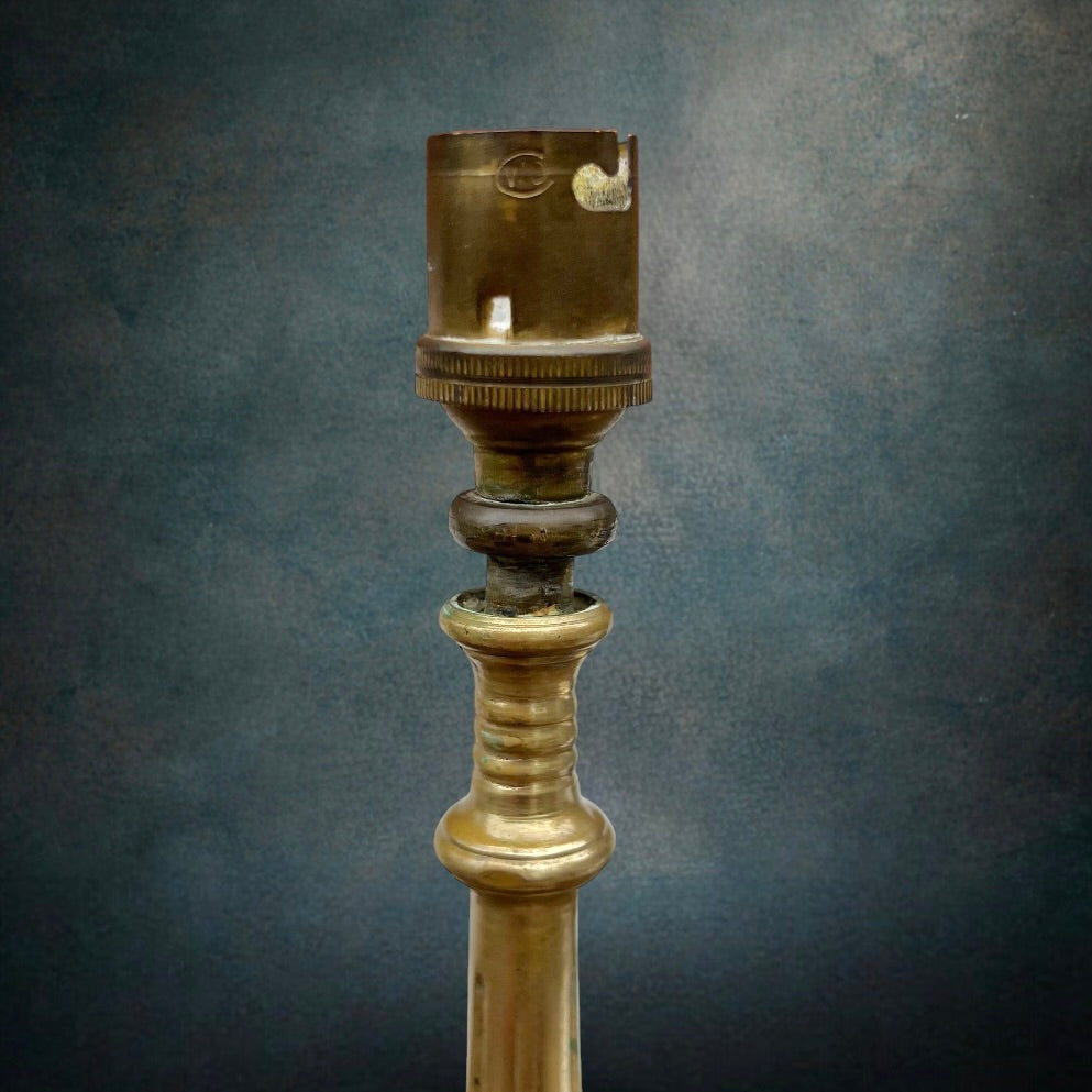 Pied de Lampe Ancien Style Bronze Doré Louis XVI – années 1950