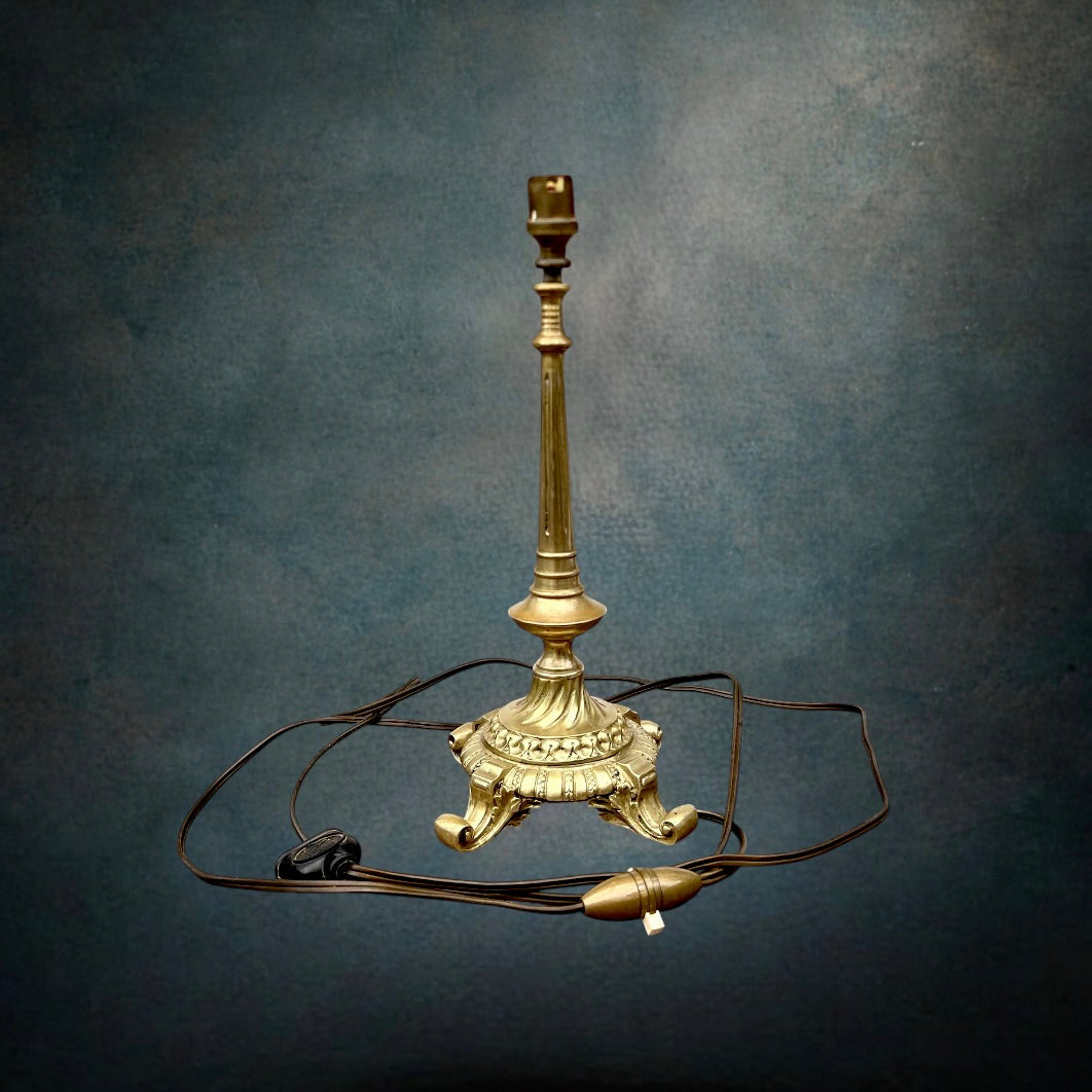 Pied de Lampe Ancien Style Bronze Doré Louis XVI – années 1950