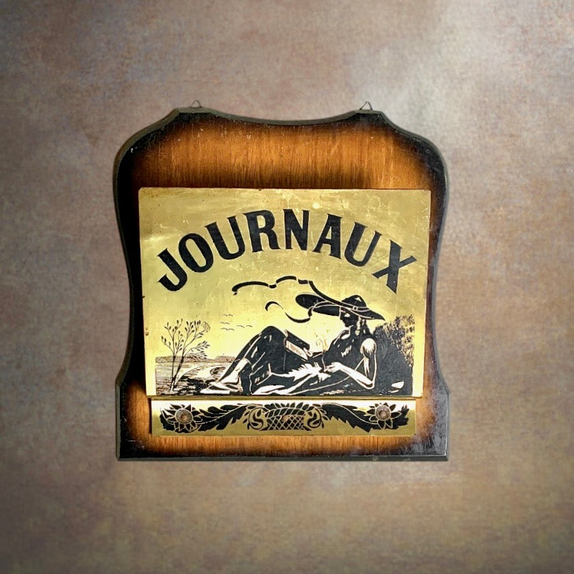 porte-journaux-mural-laiton-grave-art-deco-annees50
