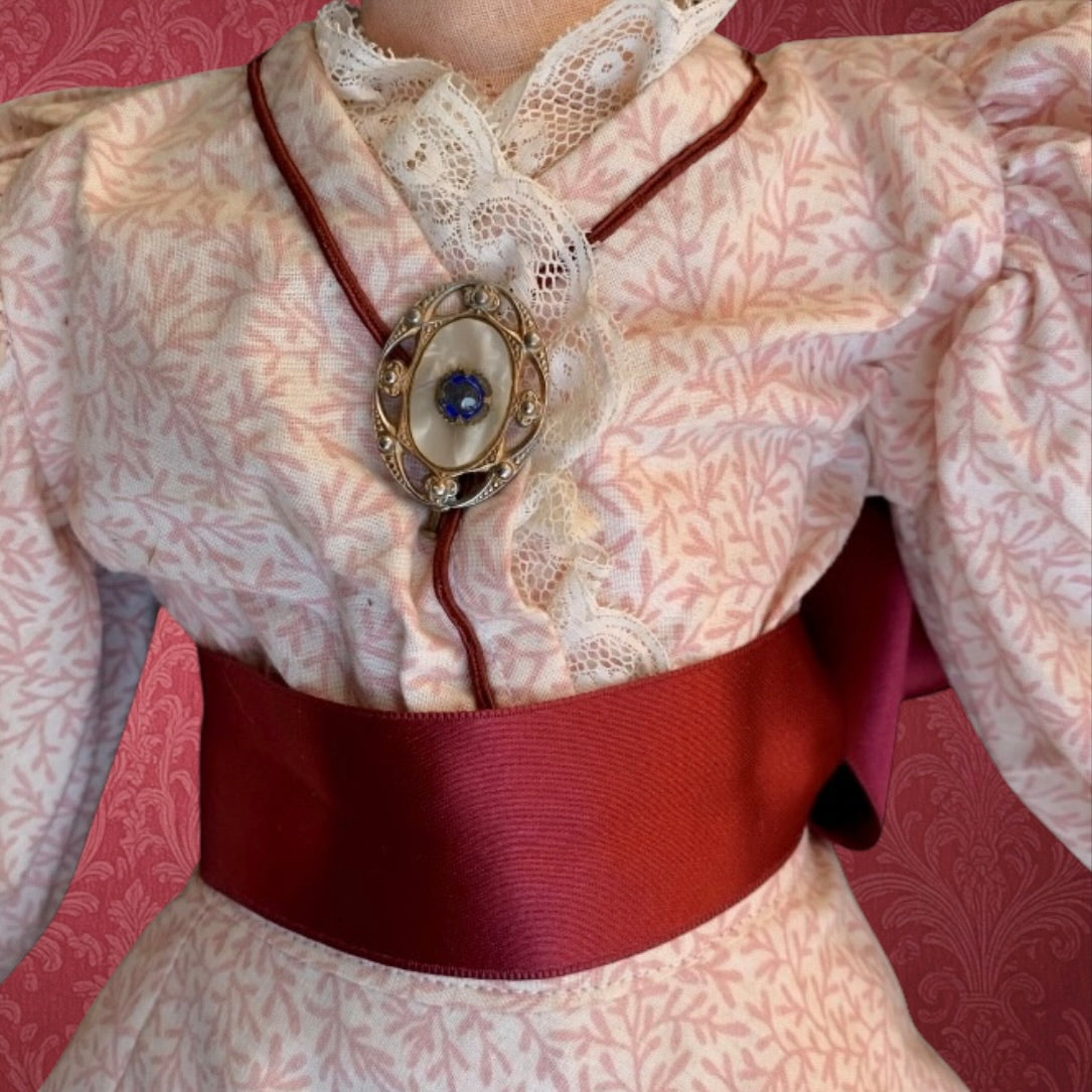 Grande Poupée de Salon en Tissu Faite Main Robe Fleurie - Années 20 30