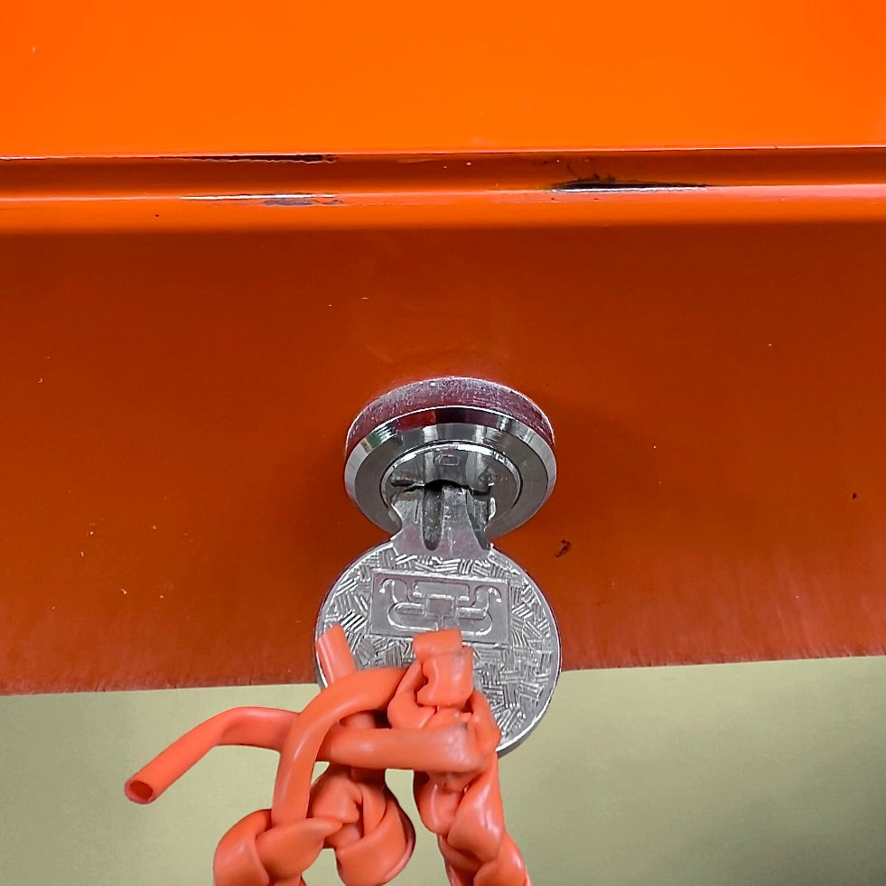 Coffre à Monnaie Stube Métal Laqué Orange avec Clef - Années 70