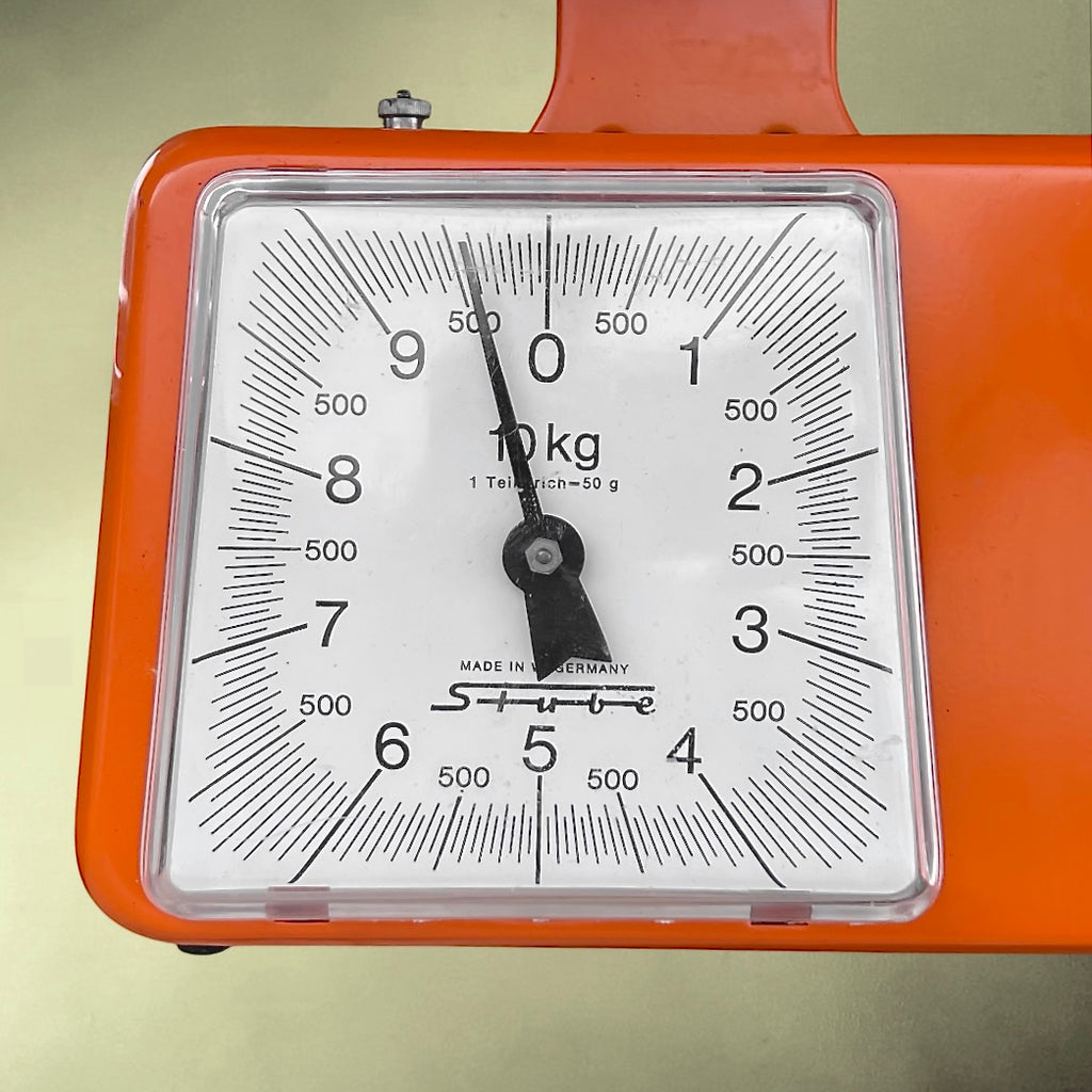Balance de cuisine vintage Stube en métal laqué orange – Allemagne – années 1960