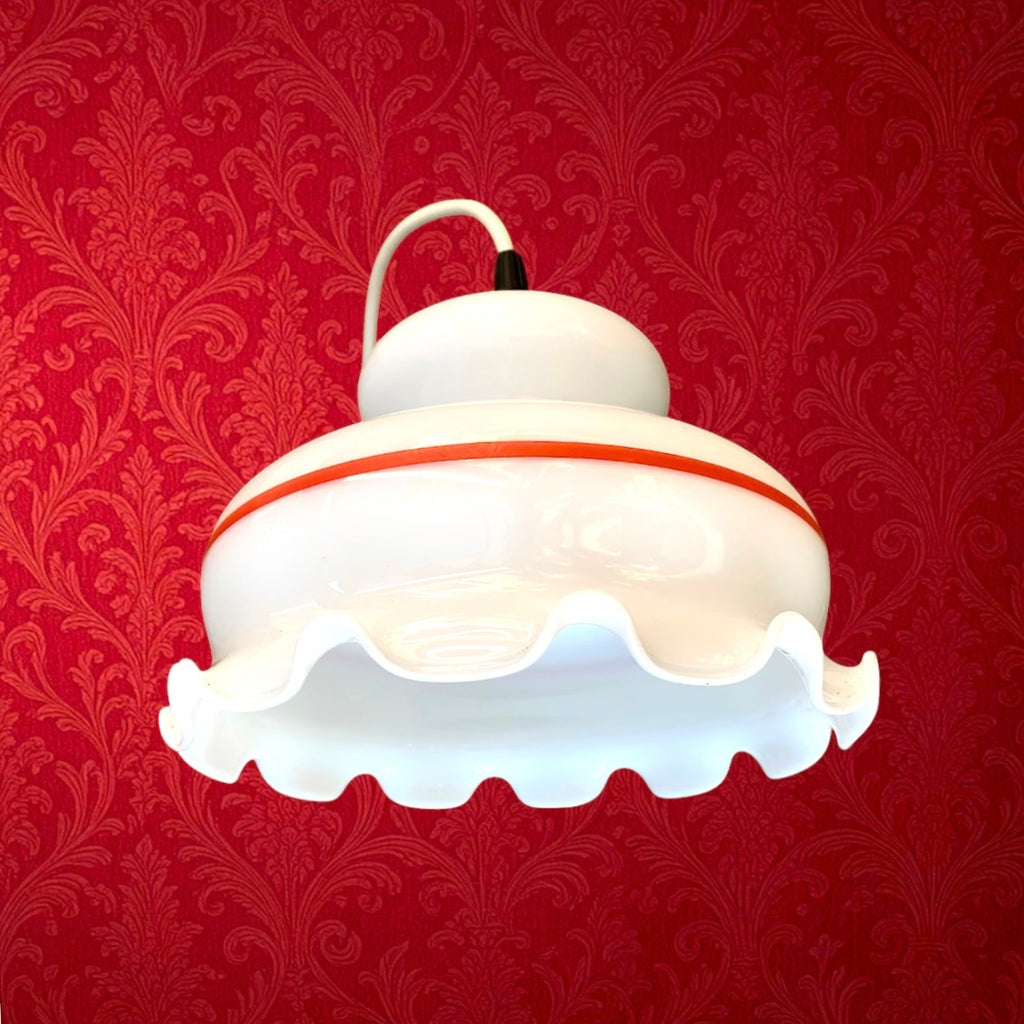 Suspension Opaline Blanche Liseré Rouge Douille Bakélite Noire – Années 70
