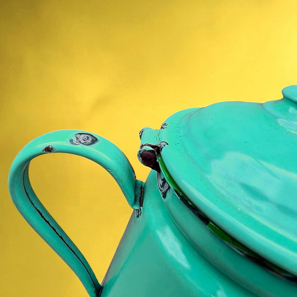 Grande Cafetière en Tôle Émaillée Vert Turquoise – Années 50