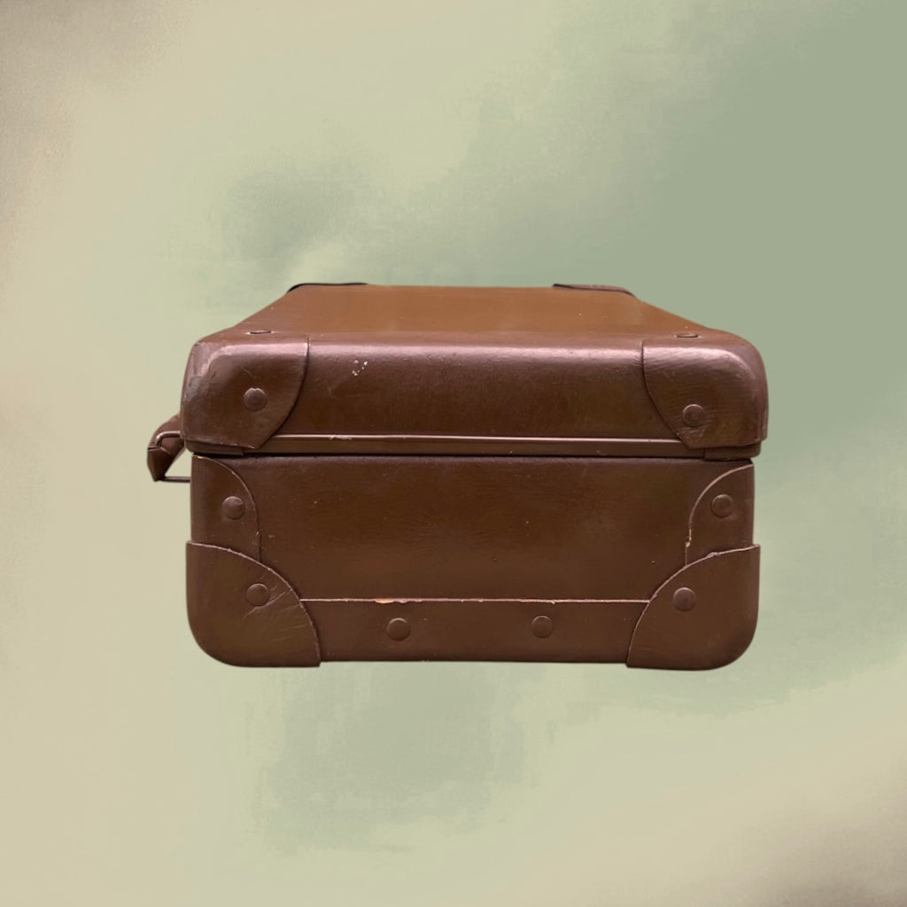 Petite Valise Ancienne en Carton Enduit Marron Intérieur Quadrillé – Années 50