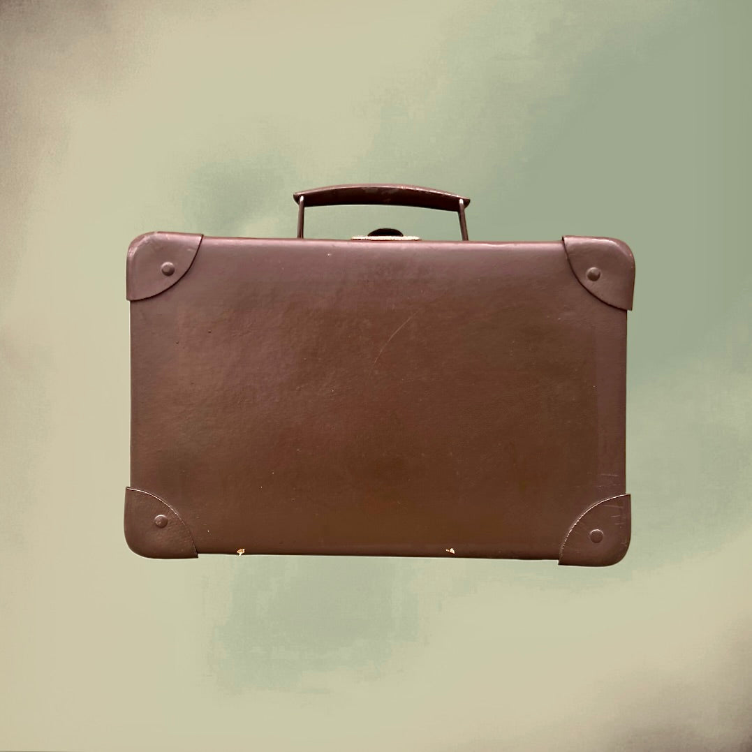 Petite Valise Ancienne en Carton Enduit Marron Intérieur Quadrillé – Années 50