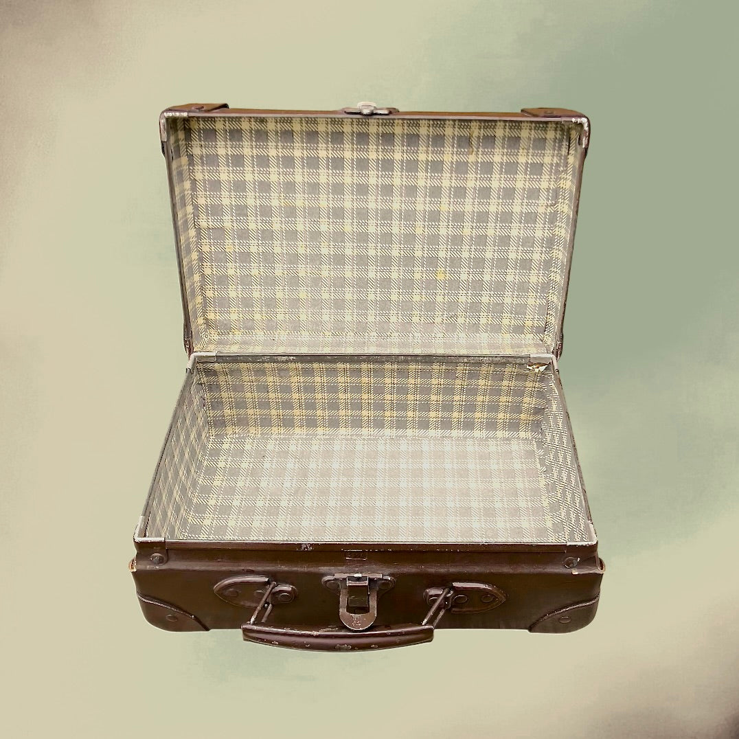 Petite Valise Ancienne en Carton Enduit Marron Intérieur Quadrillé – Années 50