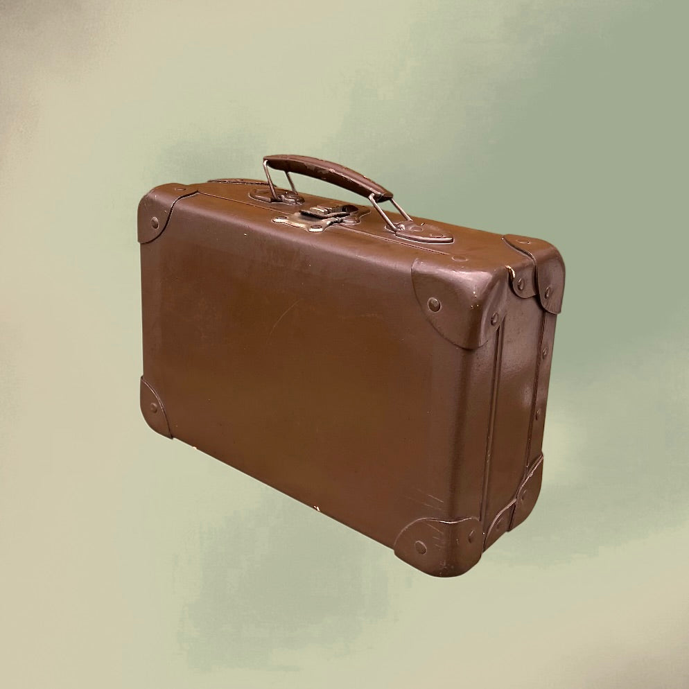 Petite Valise Ancienne en Carton Enduit Marron Intérieur Quadrillé – Années 50