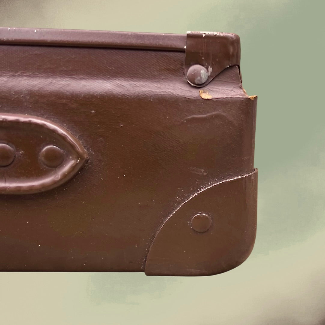 Petite Valise Ancienne en Carton Enduit Marron Intérieur Quadrillé – Années 50