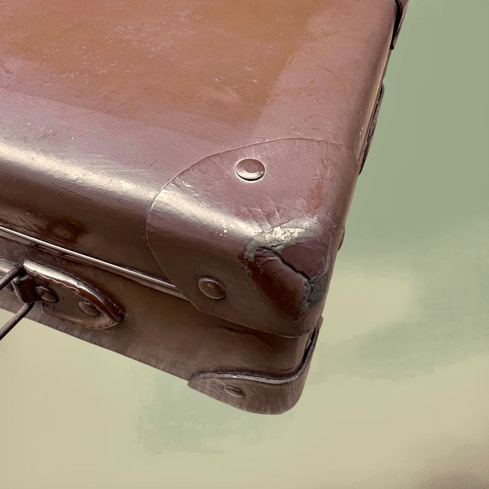 Petite Valise Ancienne en Carton Enduit Marron Intérieur Quadrillé – Années 50
