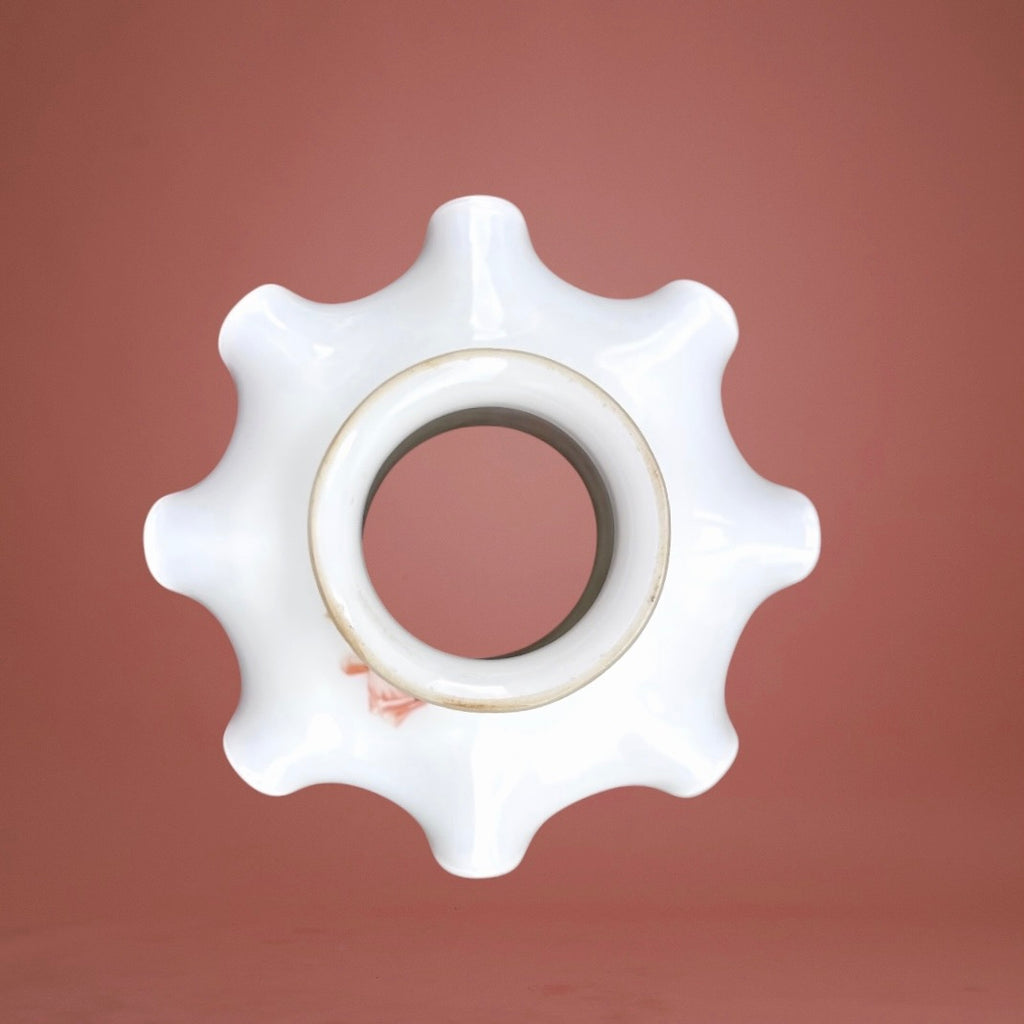 Suspension Ancienne en Opaline Festonnée Forme Mouchoir Décor Roses Peintes Main – Années 1900 1920