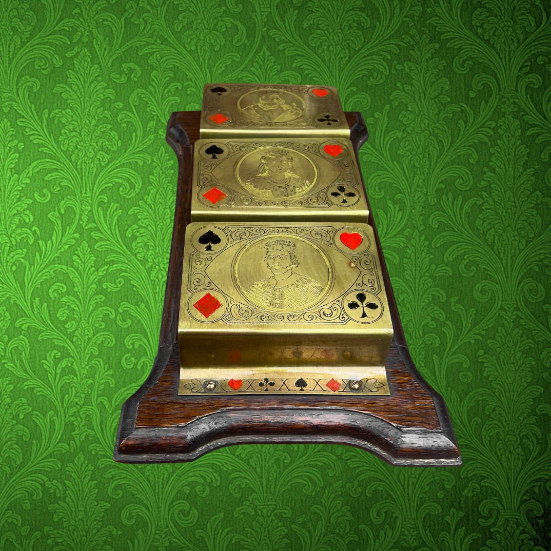 Porte-Cartes Mural en Laiton Gravé et Bois Décor Jeu De Cartes Ancien - Années 50
