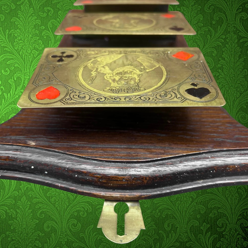 Porte-Cartes Mural en Laiton Gravé et Bois Décor Jeu De Cartes Ancien - Années 50
