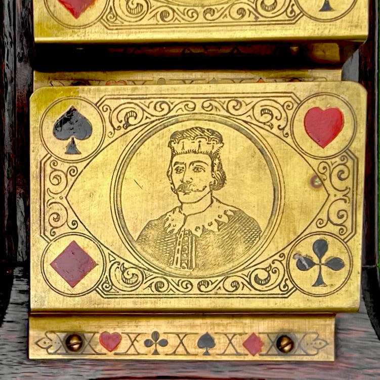 Porte-Cartes Mural en Laiton Gravé et Bois Décor Jeu De Cartes Ancien - Années 50
