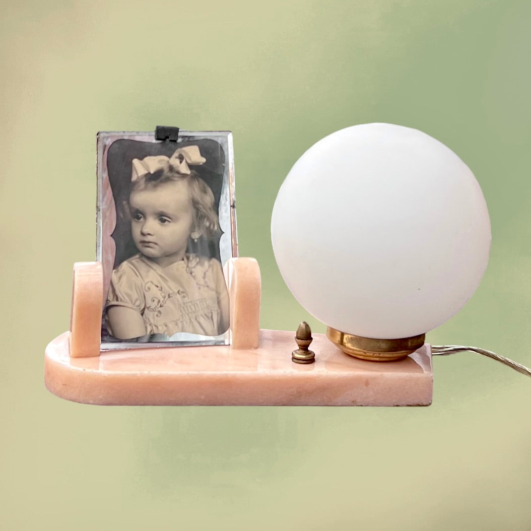 Lampe de Chevet Art Déco en Marbre Rose Globe Opalin Cadre Photo Biseauté – Années 40