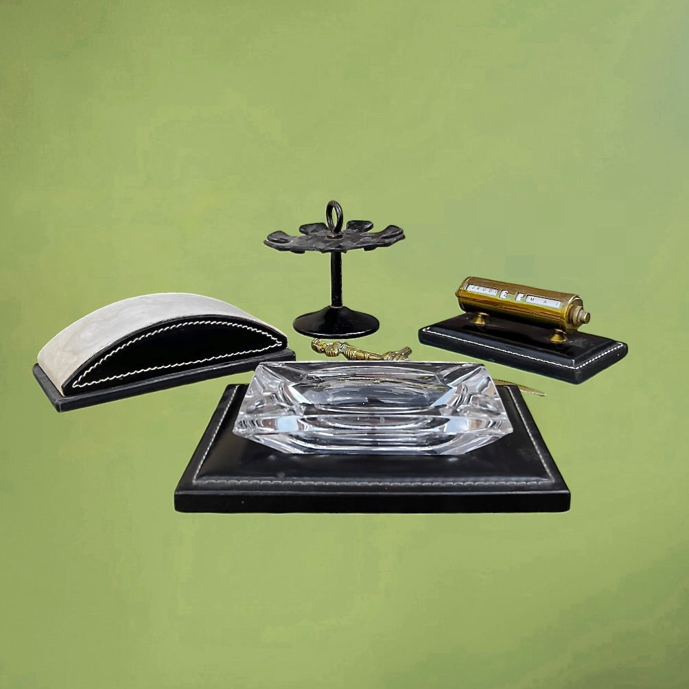 Set De Bureau Ancien en Cuir Noir Calendrier Perpétuel Laiton Doré Coupe-Papier Cristal – Années 50