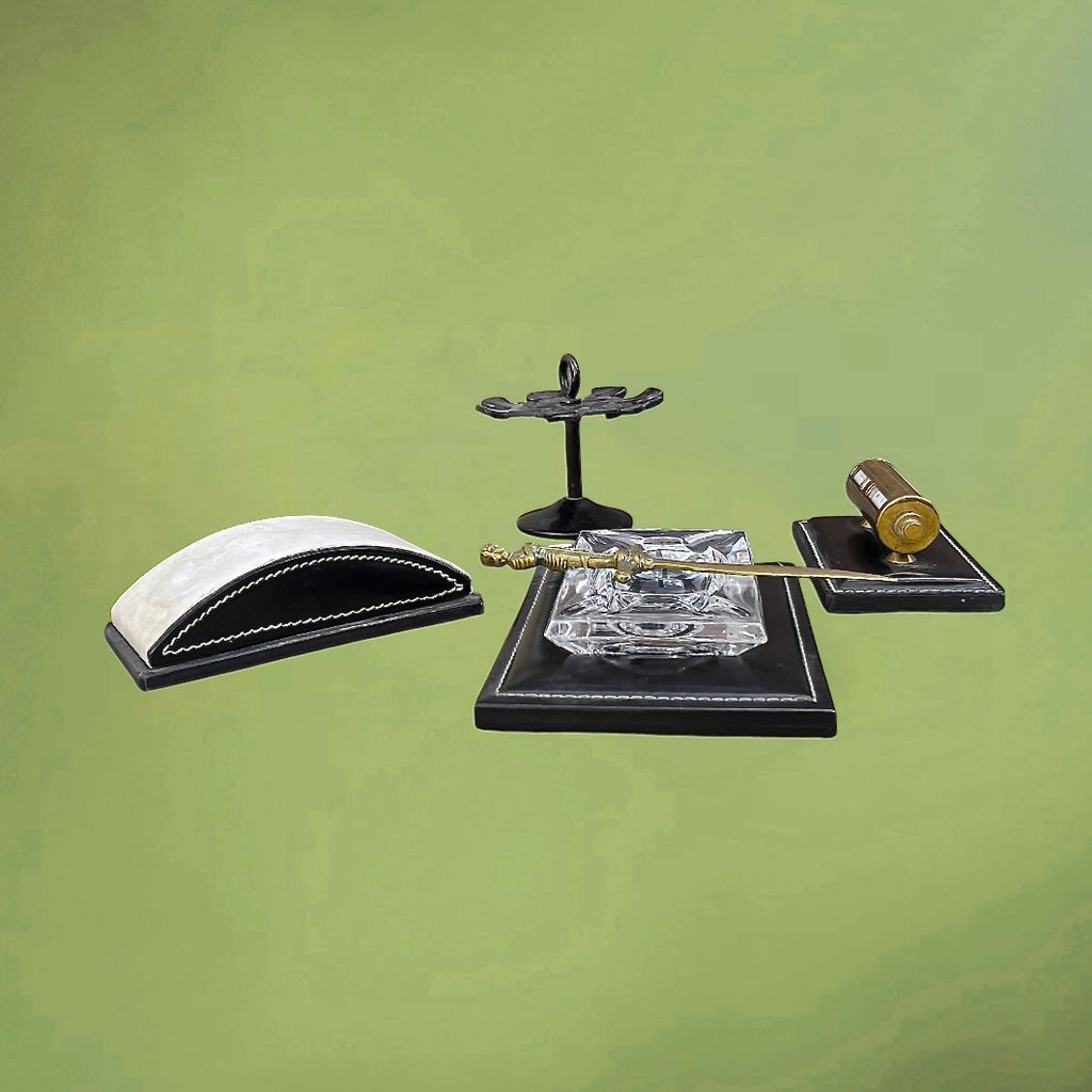 Set De Bureau Ancien en Cuir Noir Calendrier Perpétuel Laiton Doré Coupe-Papier Cristal – Années 50