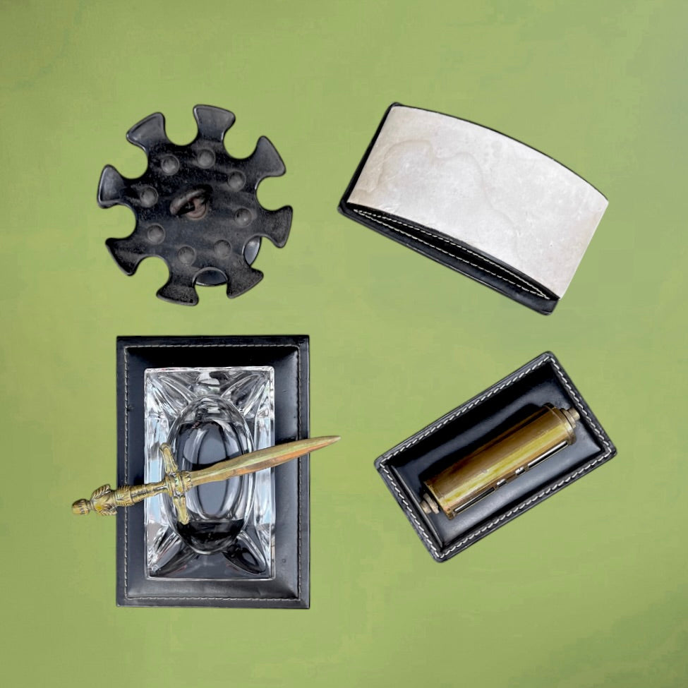 Set De Bureau Ancien en Cuir Noir Calendrier Perpétuel Laiton Doré Coupe-Papier Cristal – Années 50