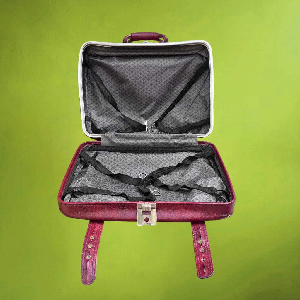 Petite Valise en Skaï Bordeaux Boucles Métal  – Années 70