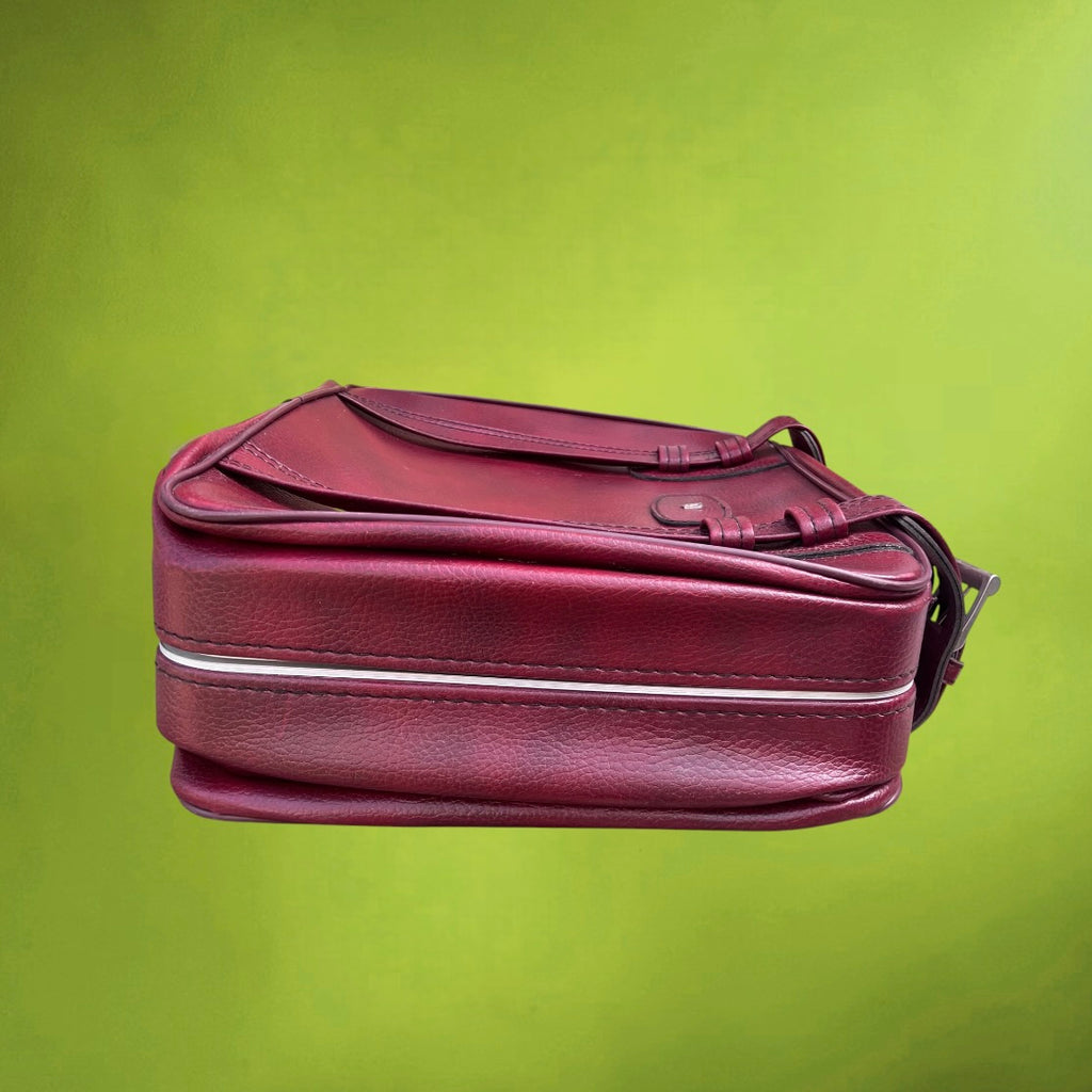 Petite Valise en Skaï Bordeaux Boucles Métal  – Années 70