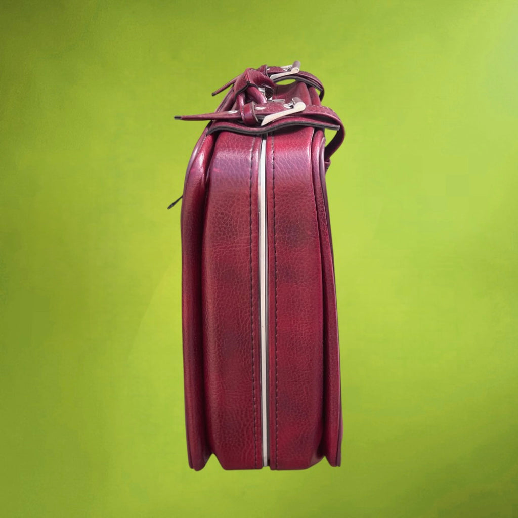 Petite Valise en Skaï Bordeaux Boucles Métal  – Années 70