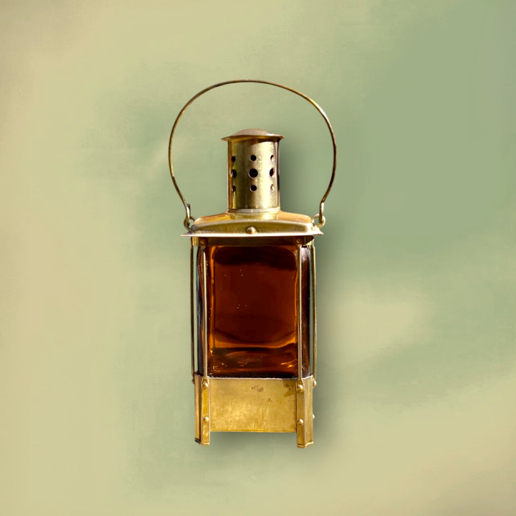 Bouteille Musicale Reuge en Verre Ambré et Laiton Mélodie “Auf Wiederseh’n, Sweetheart” – Années 50