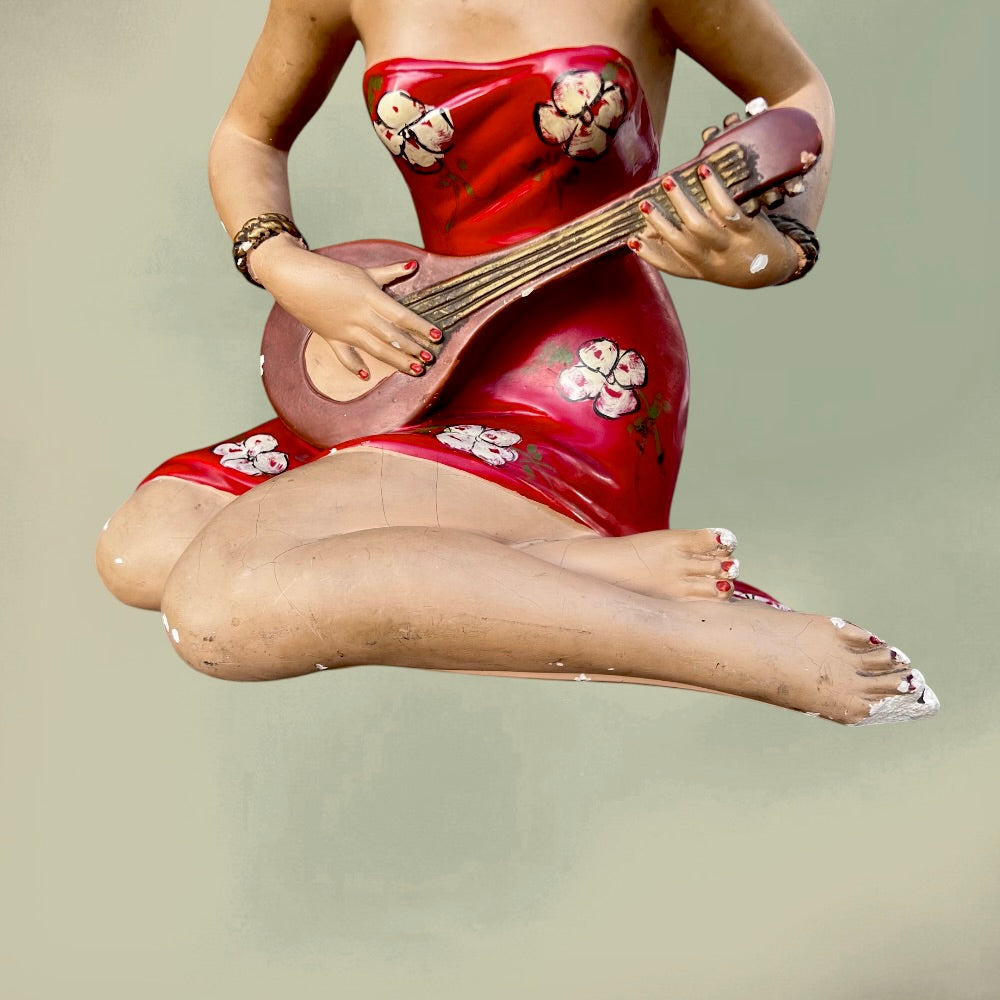 Sculpture Femme Tahitienne au Ukulélé en Plâtre Polychrome Signée S. Melani – Années 30 50