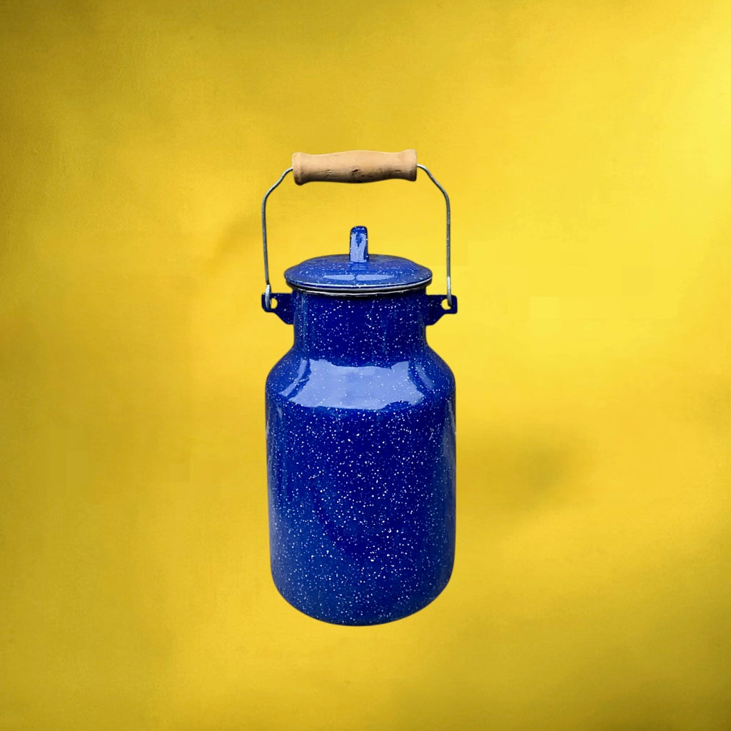 Bidon À Lait Ancien en Tôle Émaillée Bleu Moucheté Couvercle Bois – Années 50