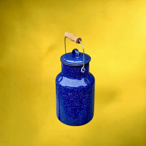 Bidon À Lait Ancien en Tôle Émaillée Bleu Moucheté Couvercle Bois – Années 50