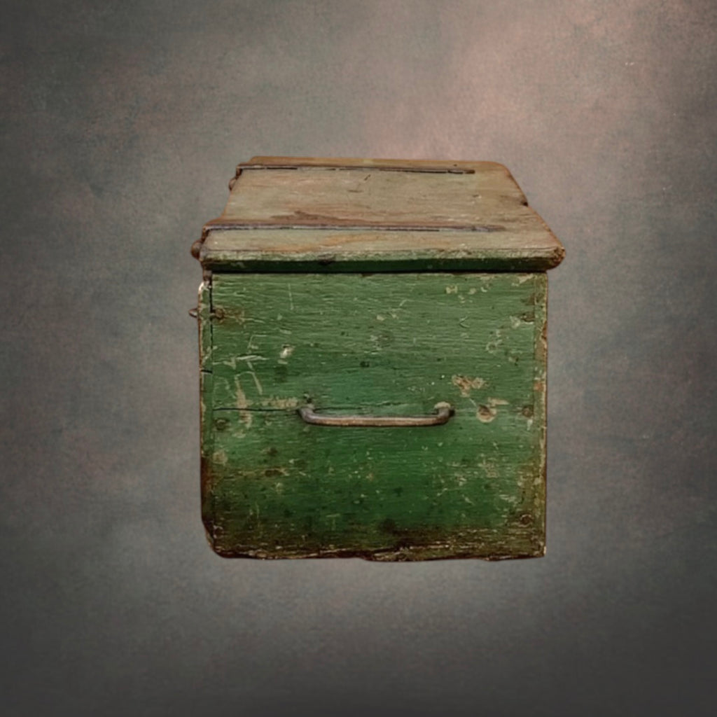 Malle De Voiture Ancienne En Bois Vert Patiné Renforts Métal – Années 1920 1940