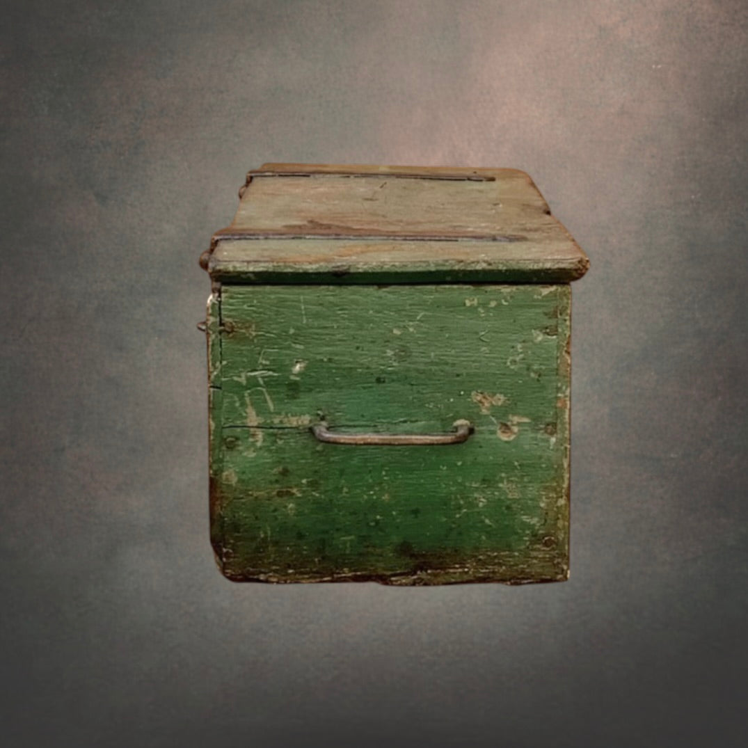 Malle De Voiture Ancienne En Bois Vert Patiné Renforts Métal – Années 1920 1940