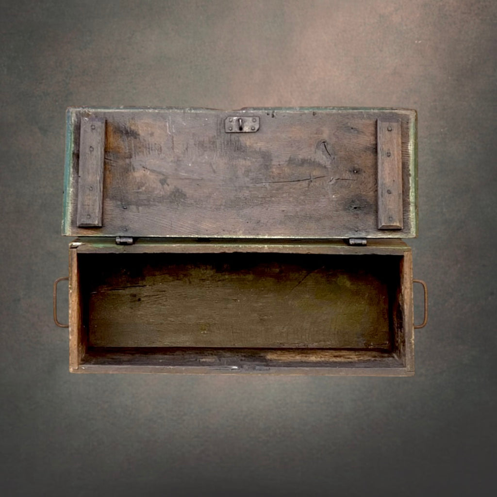 Malle De Voiture Ancienne En Bois Vert Patiné Renforts Métal – Années 1920 1940