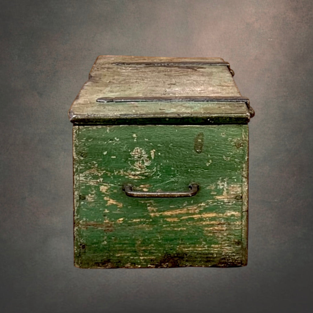Malle De Voiture Ancienne En Bois Vert Patiné Renforts Métal – Années 1920 1940