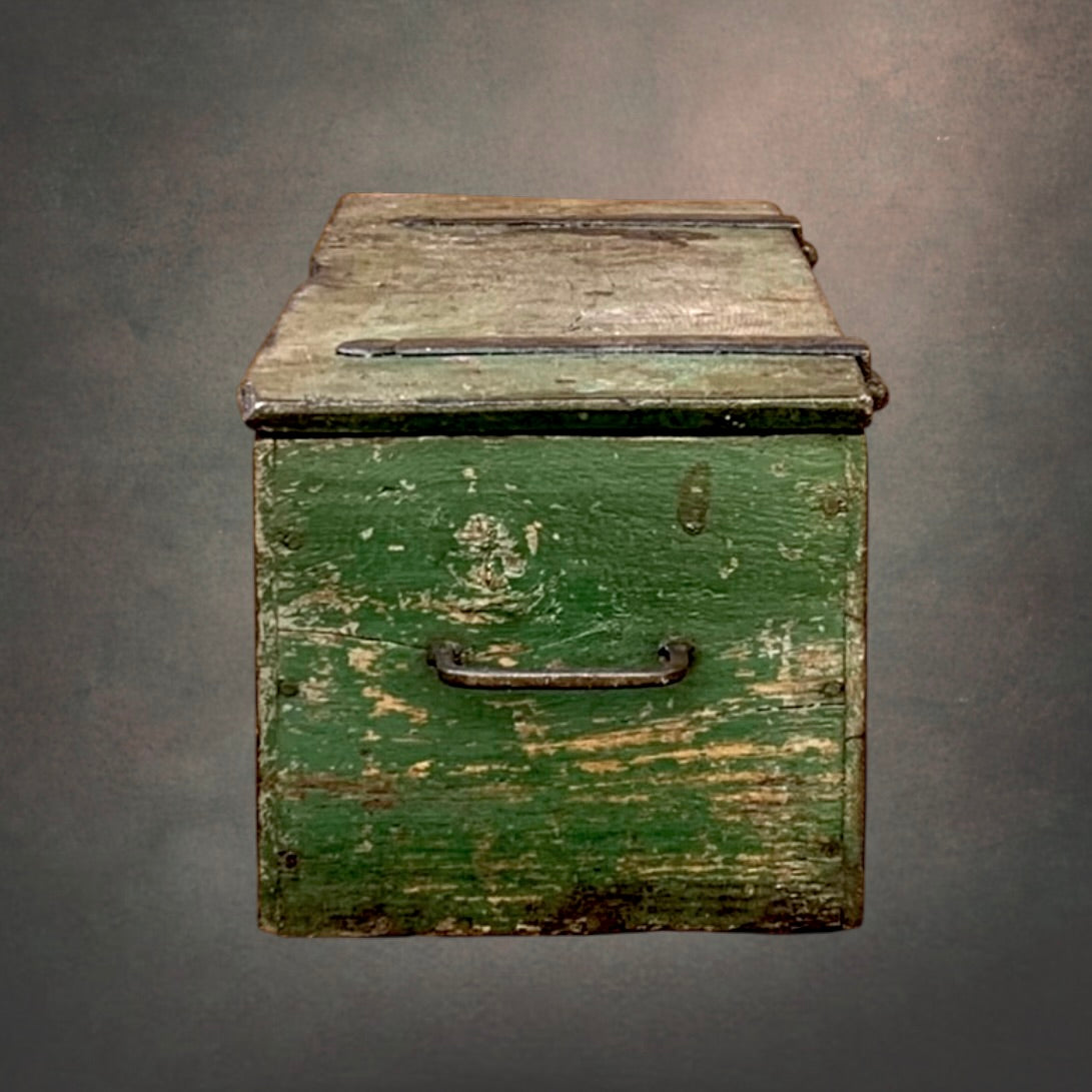 Malle De Voiture Ancienne En Bois Vert Patiné Renforts Métal – Années 1920 1940