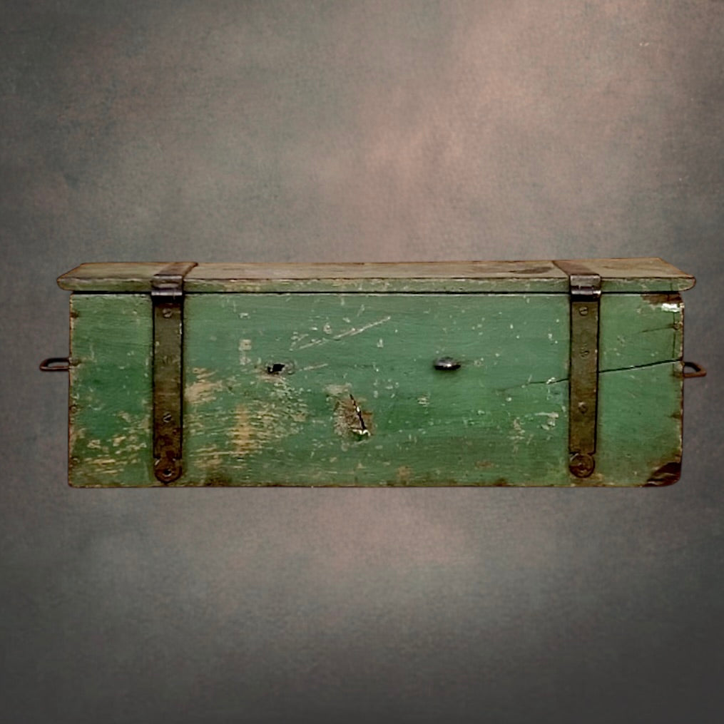 Malle De Voiture Ancienne En Bois Vert Patiné Renforts Métal – Années 1920 1940