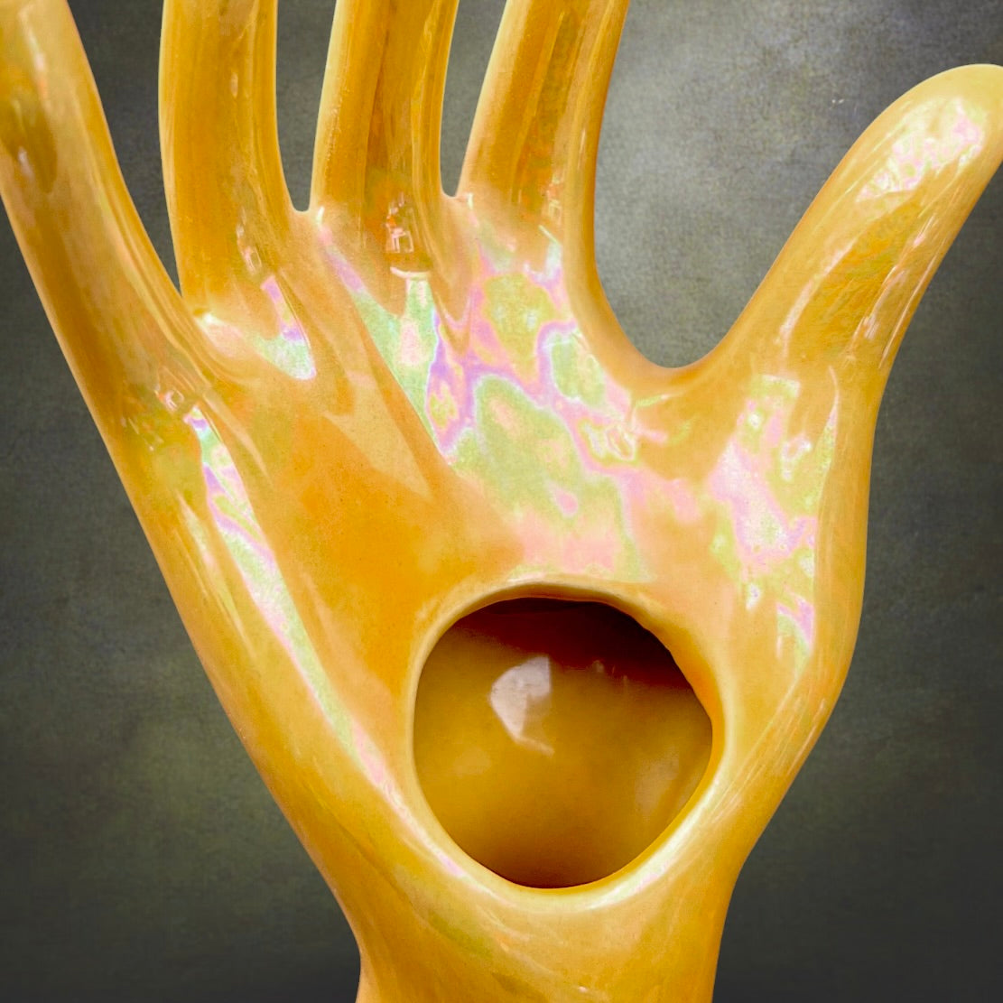 Ancienne Main Soliflore En Céramique Nacrée Jaune Moutarde Dorée – Années 50 60