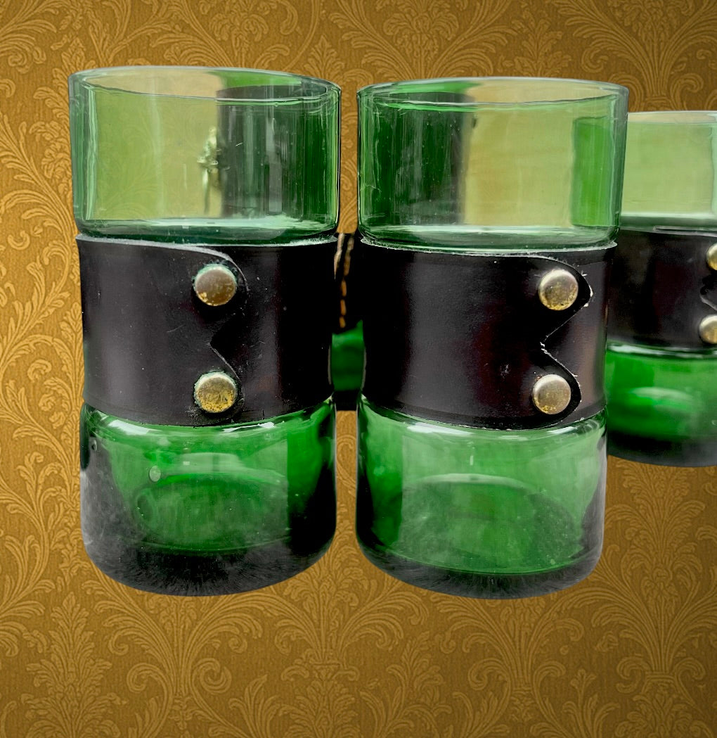 Service à Boissons Verre Vert Fumé et Cuir Véritable Têtes de Lion Années 70