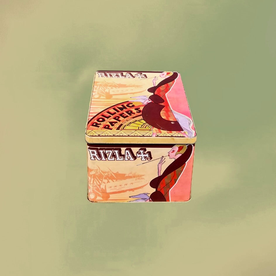 Boîte Publicitaire Rizla+ Métallique Art Déco Femme Fumeuse Rolling Papers Made in England – Années 70