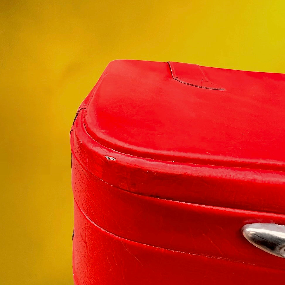 Grande Valise Vintage Rouge en Simili Cuir – Bagage de Voyage Rétro - Années 60 70