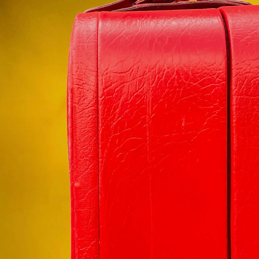 Grande Valise Vintage Rouge en Simili Cuir – Bagage de Voyage Rétro - Années 60 70